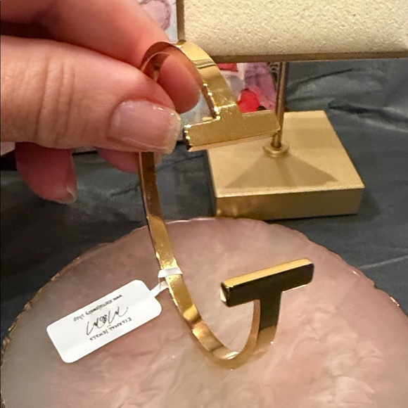 Elegant Gold T ADJUSTABLE Bracelet - Picture 4 of 6